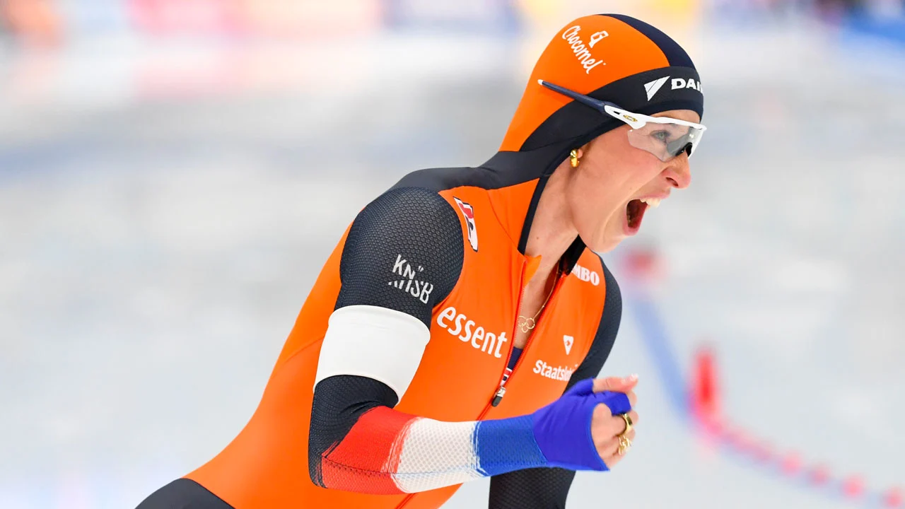 Suzanne Schulting verrast met zilver bij eerste WB-medaille op langebaan