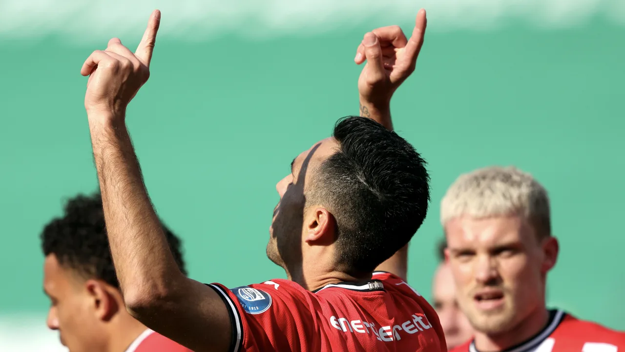 Zahavi en Madueke schieten PSV langs Fortuna