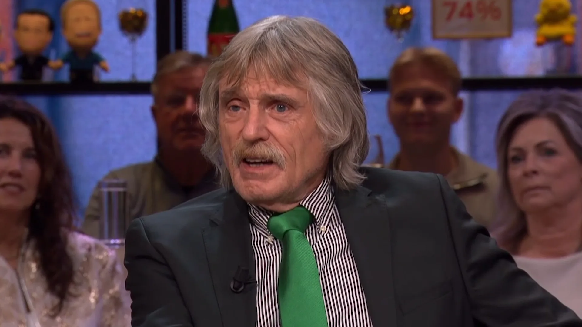 Johan Derksen haalt hard uit: 'Wat een verschrikkelijke man is dat, een geweldige paardenlul!'