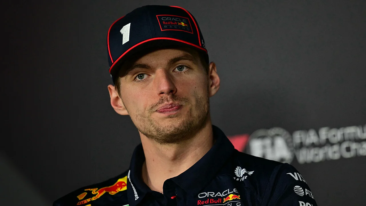 Max Verstappen over geruchten: ‘Iedereen praat over mijn toekomst, behalve ik’