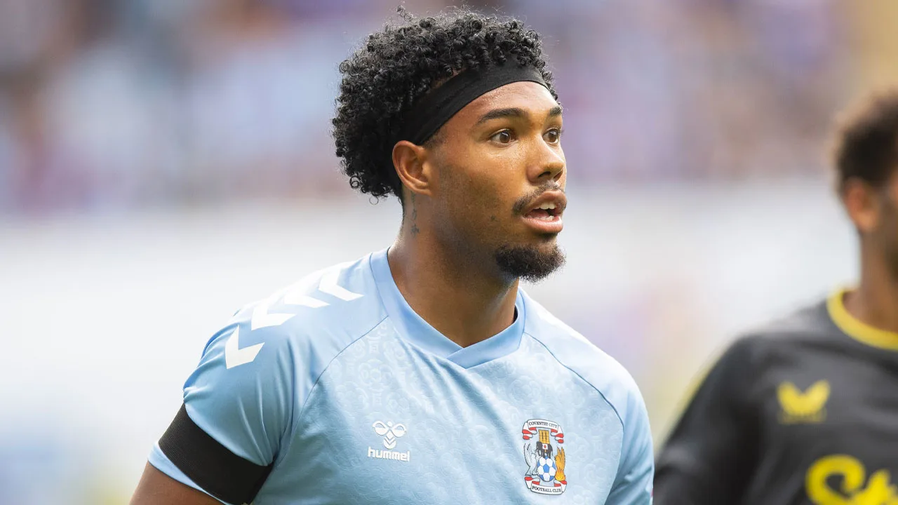 ‘PSV, Ajax én Feyenoord tonen interesse in Van Ewijk