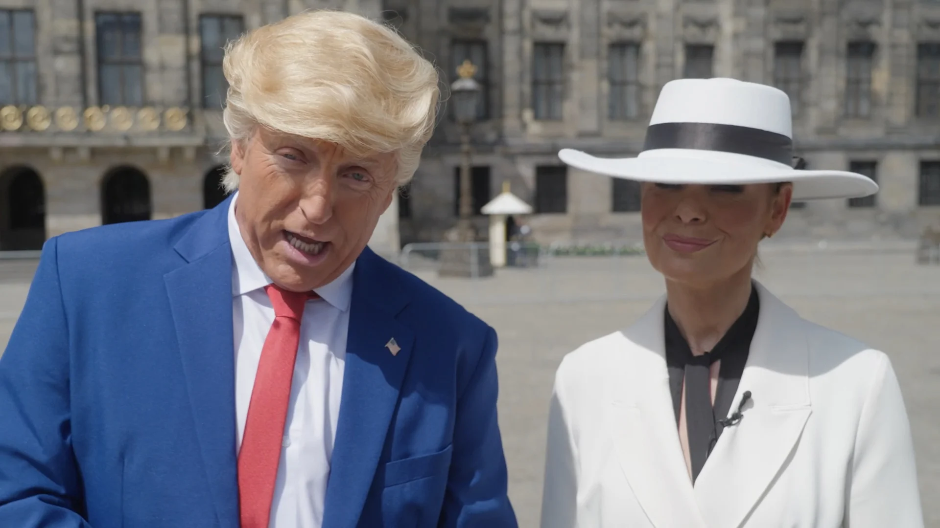 Gordon kruipt in de huid van Donald Trump en brengt bezoek aan de Wallen