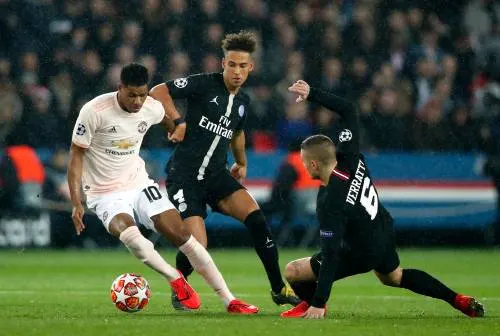 Daverende stunt Manchester United in Parijs