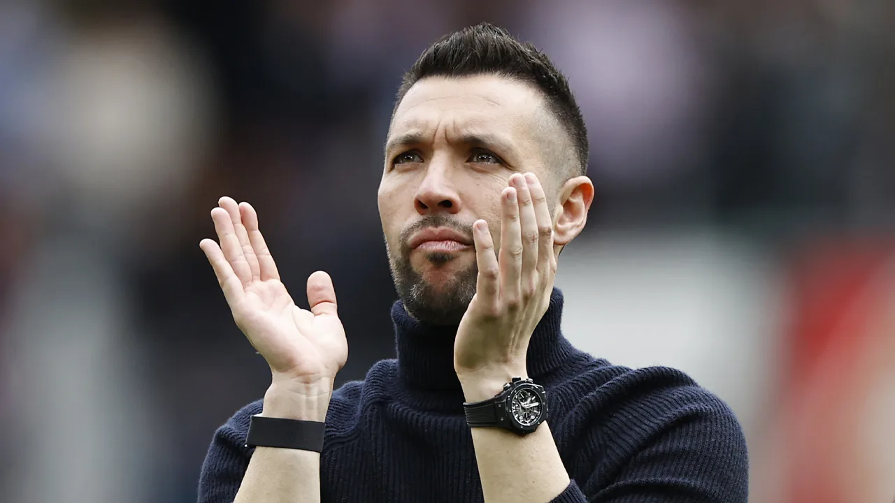 'Hij zal de eerste zijn aan wie Kroes en Beuker denken bij een vertrek van Farioli'