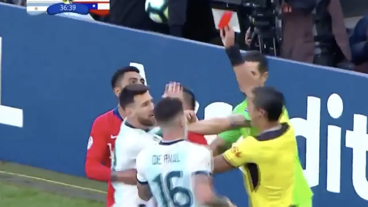 WOW! Messi krijgt zijn tweede rode kaart in carrière na opstootje