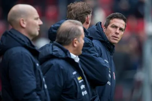 FC Dordrecht zet De Nooijer op straat