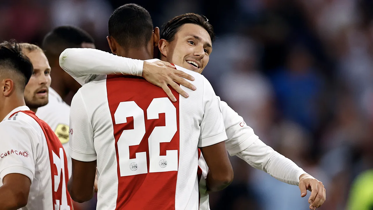 Situatie Berghuis baart zorgen: 'Anders hoort hij niet bij Ajax thuis'