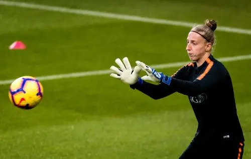 Wiegman kiest voor Van Veenendaal onder de lat