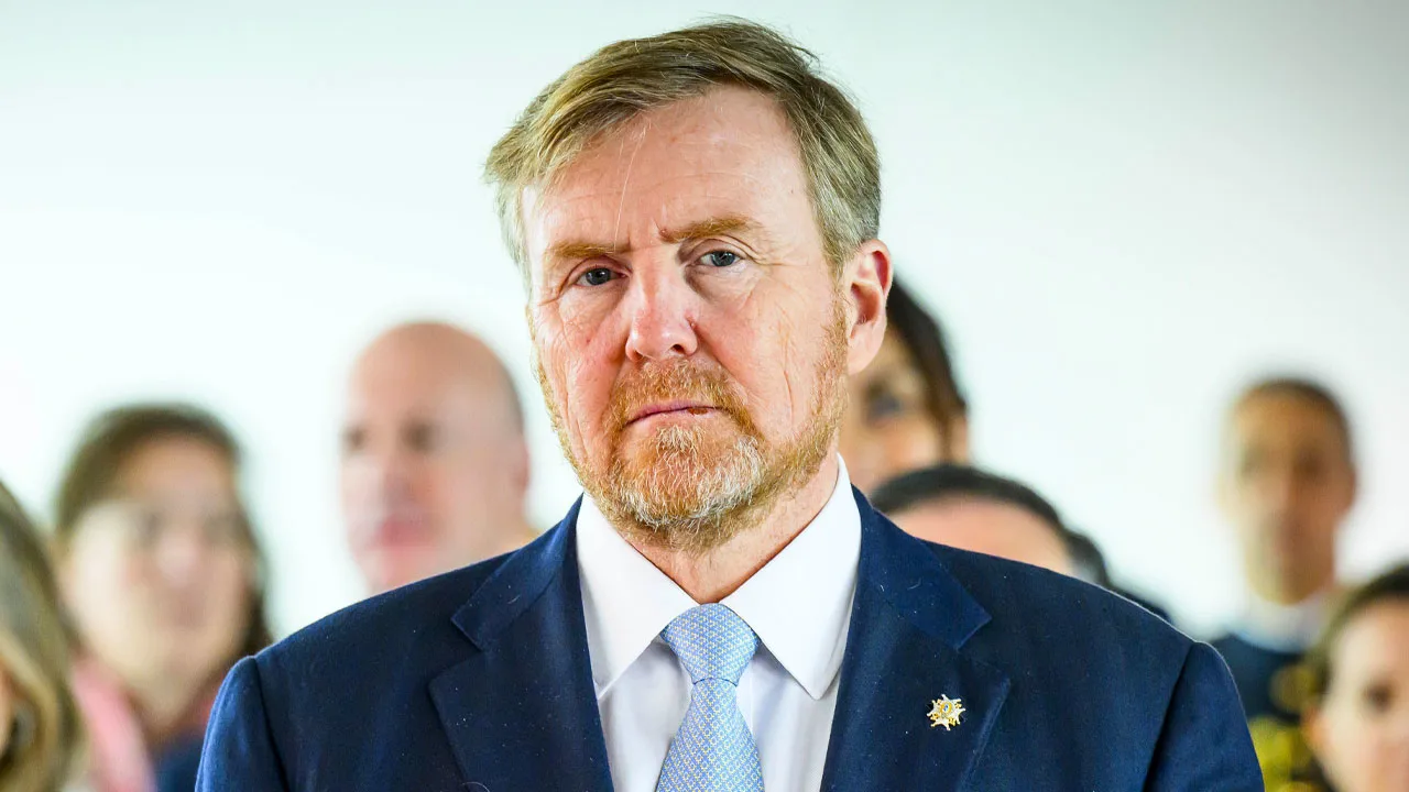 Koning reageert op ambtenaren die niet onder PVV'ers willen werken: ‘Het is vrij om een andere baan te zoeken'