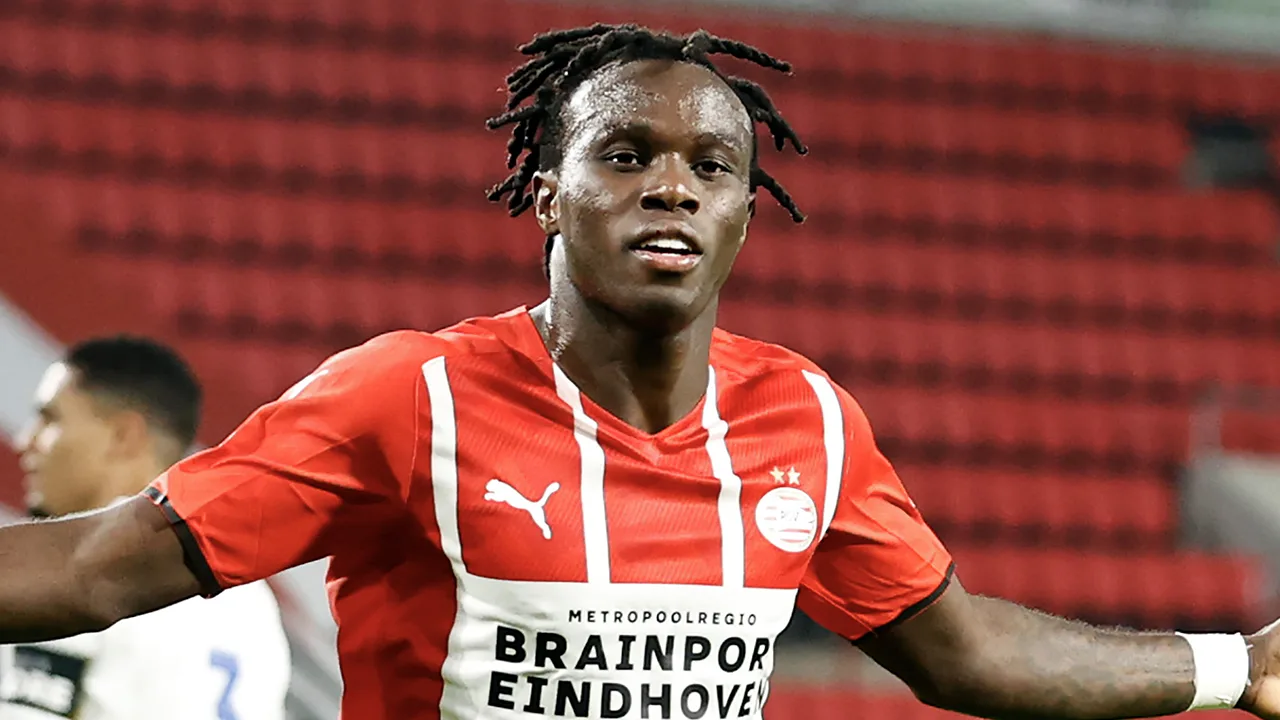 PSV herovert koppositie van Ajax dankzij prachtige treffers