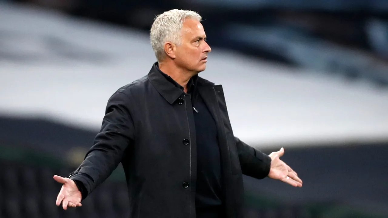 Mourinho heeft alweer genoeg van de Engelse arbitrage: 'Ik ben niet blij met die penalty'
