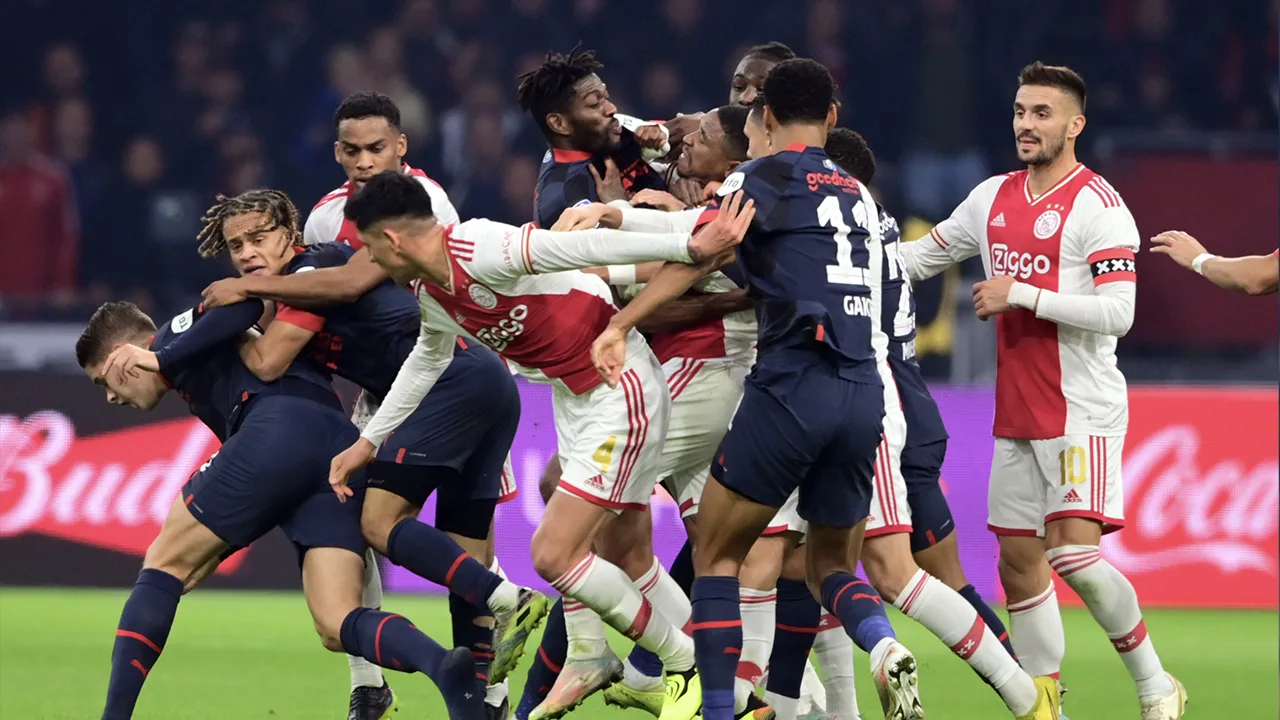 PSV plaatst pikante tweet en dolt met Ajacieden na verhitte topper