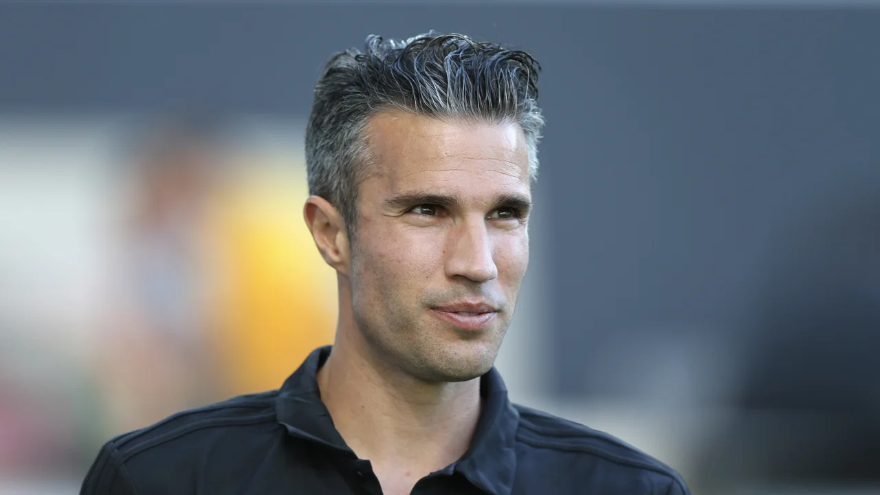 Van Persie over racisme-incident: 'Dat soort tuig dat dit doet, moet je keihard aanpakken'