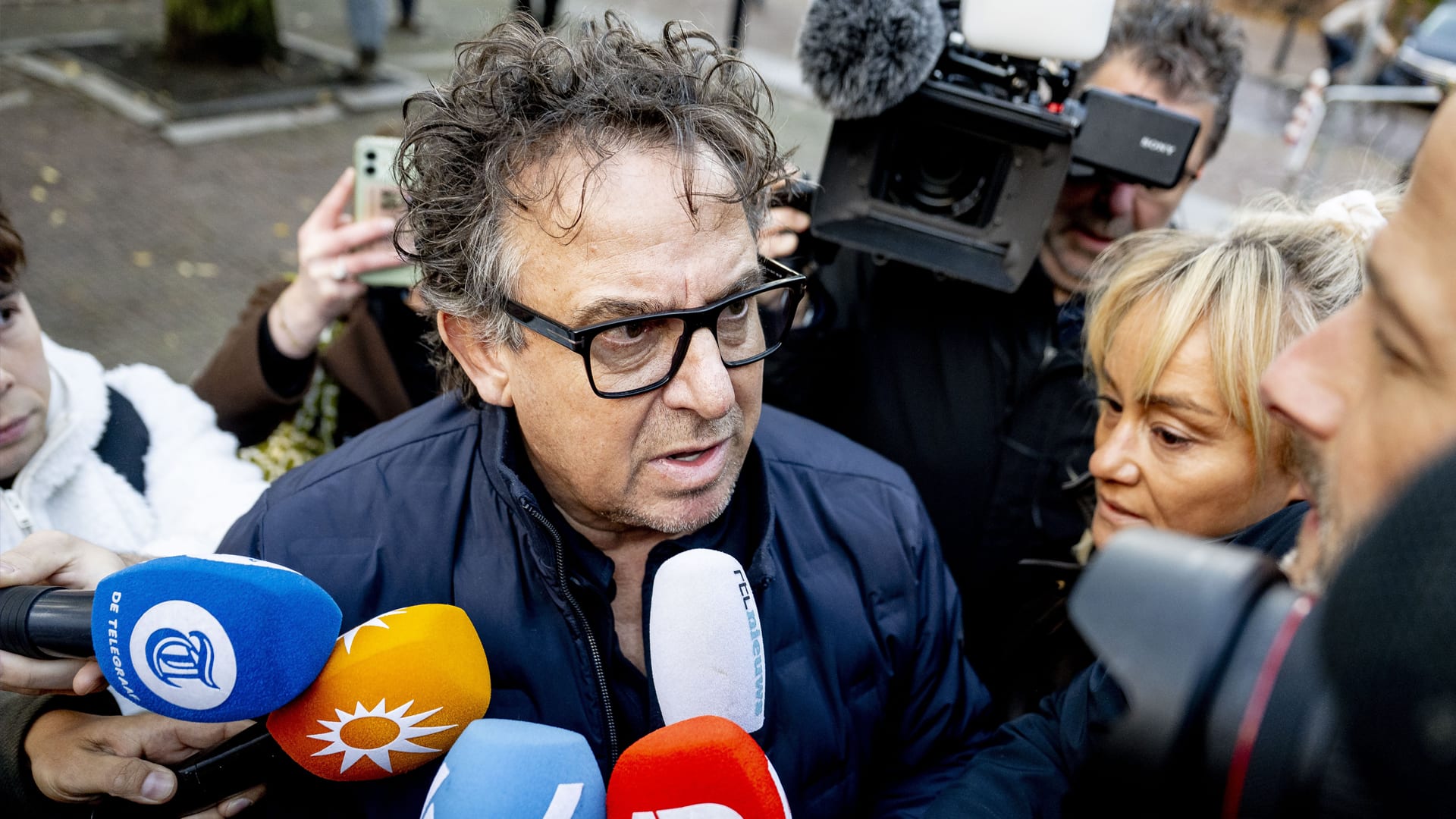 Marco Borsato arriveert bij rechtbank en reageert op strafeis: 'Ben me kapot geschrokken'