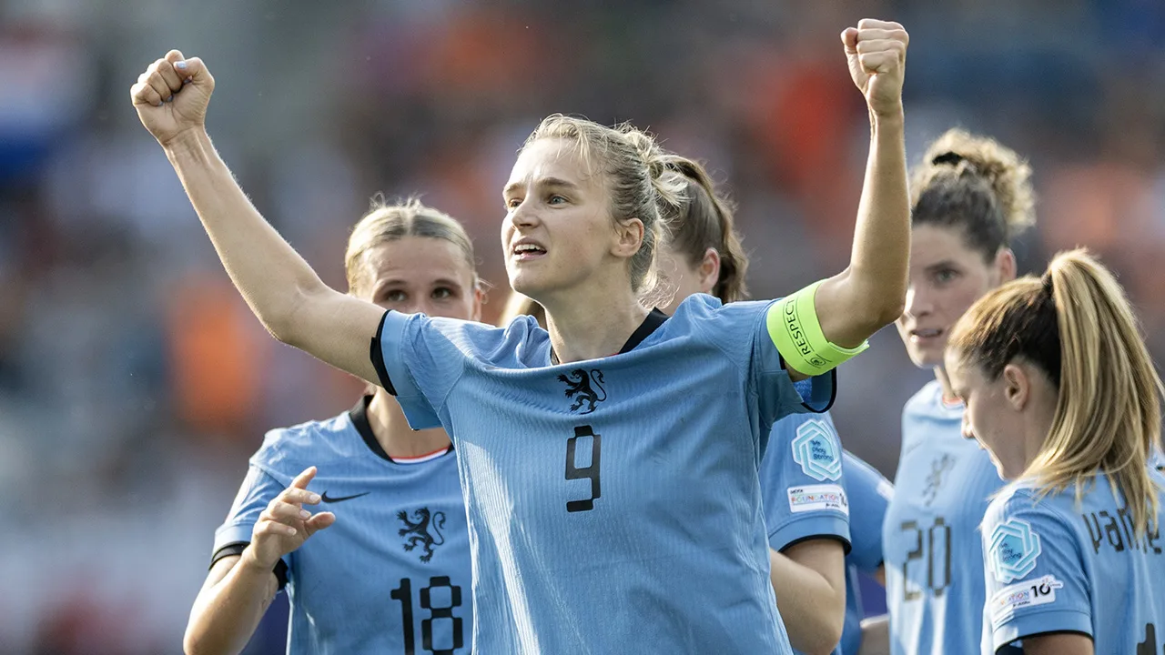 Oranje Leeuwinnen starten EK met ruime zege op Wales