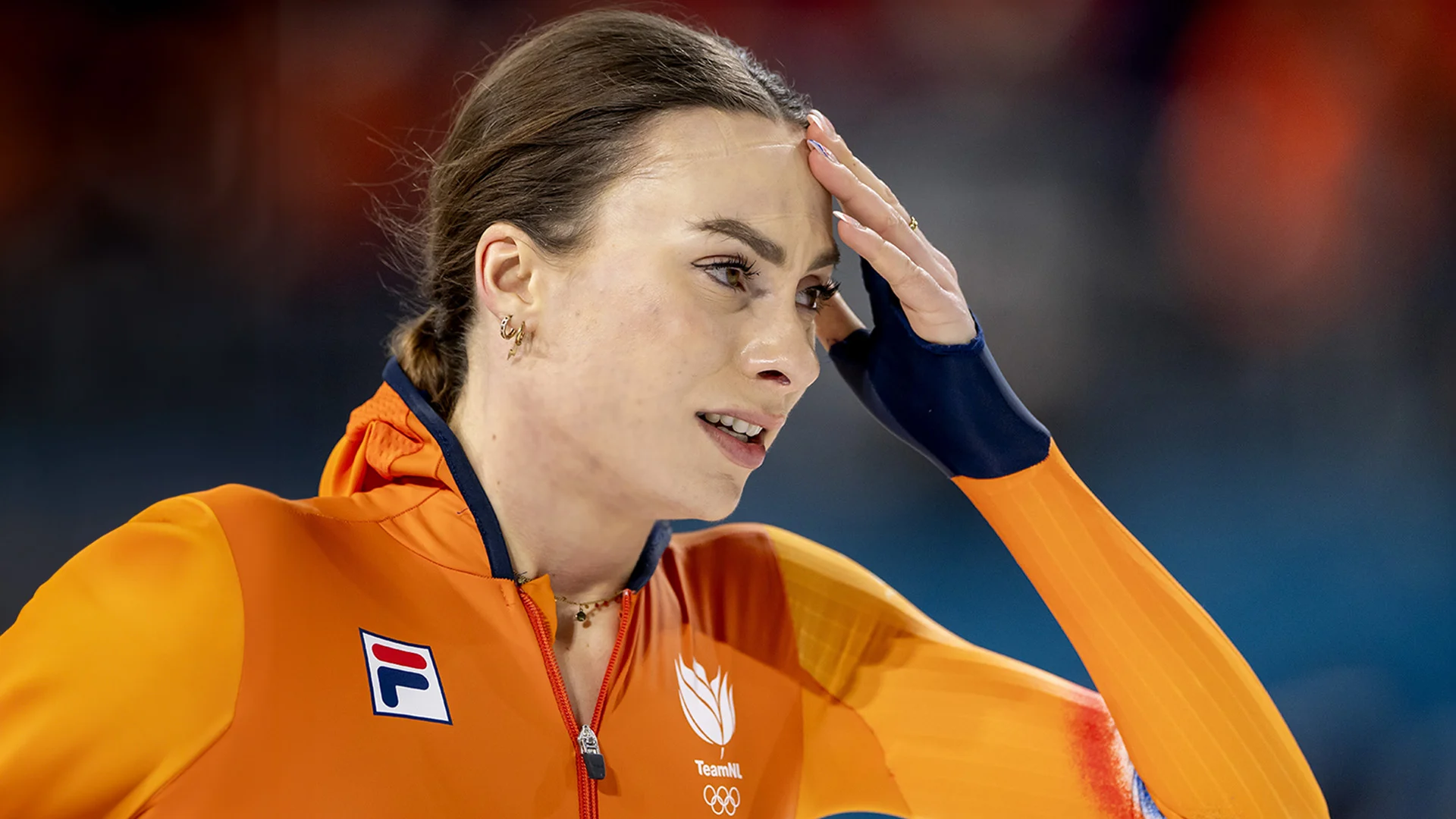 Femke Kok finisht hoofdschuddend op 1500 meter