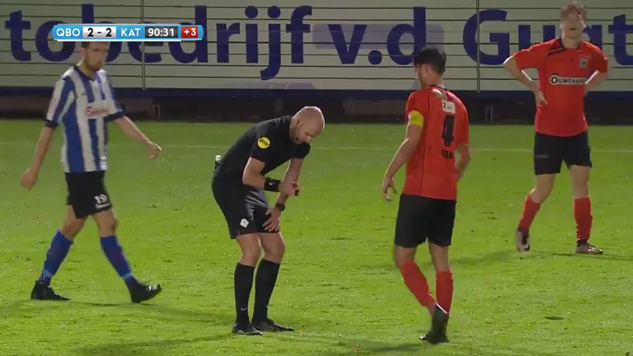 OPMERKELIJK: Scheidsrechter maakt 120 minuten vol met gebroken enkel