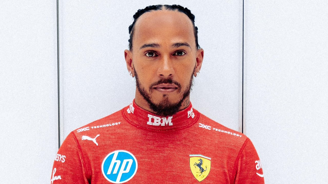 Hamilton crasht tijdens testrace Ferrari op circuit Barcelona