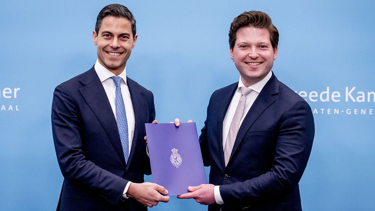 Kamervoorzitter ontvangt eindverslag van formateur Jetten