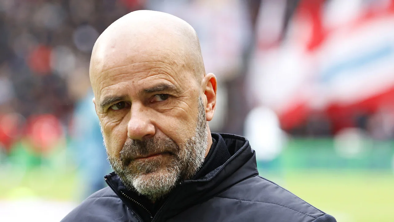 Peter Bosz over nederlaag tegen Ajax: 'De klap is heel groot geweest'