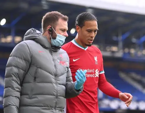 Klopp ongerust over blessure Van Dijk: ziet er niet goed uit