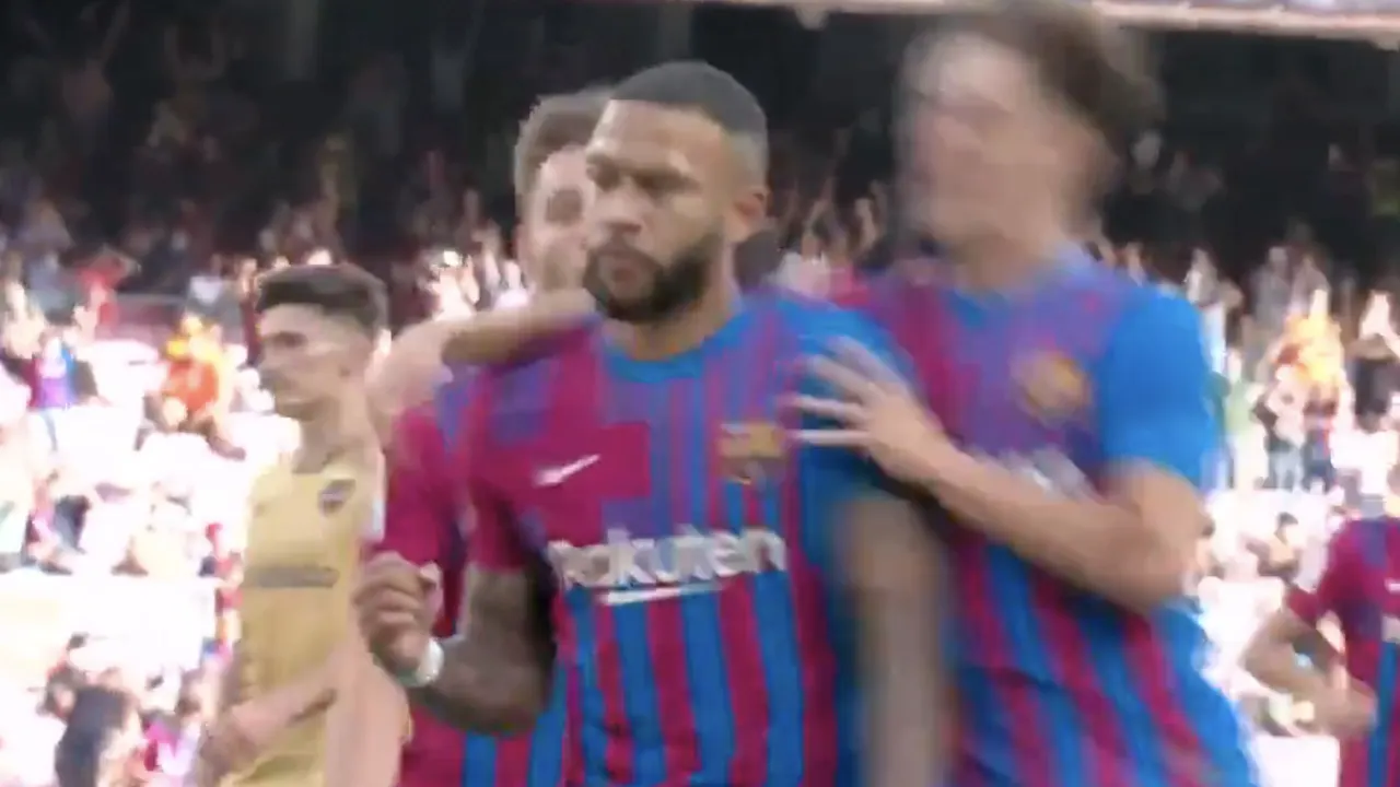 VIDEOGOAL: Memphis versiert strafschop na knappe actie en schiet overtuigend raak