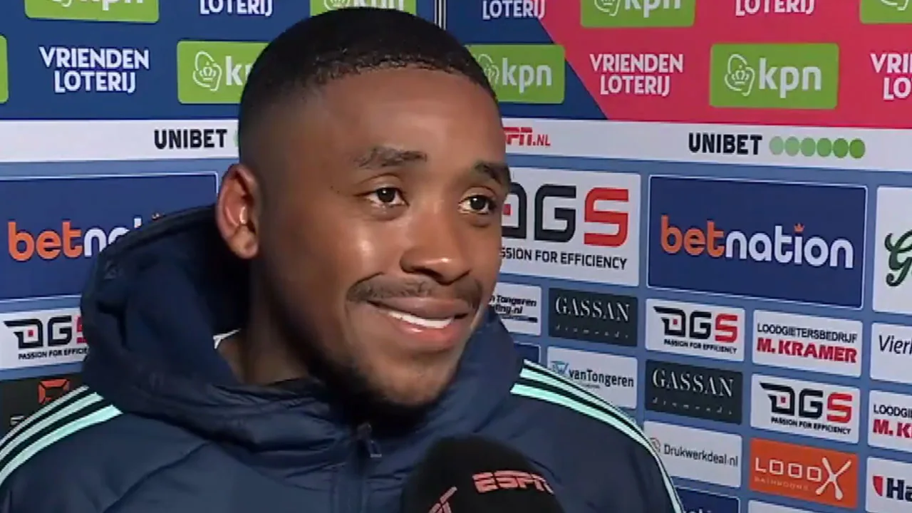 Steven Bergwijn ziet geen reden om Ajax snel te verlaten: 'Ik ben gelukkig hier' 