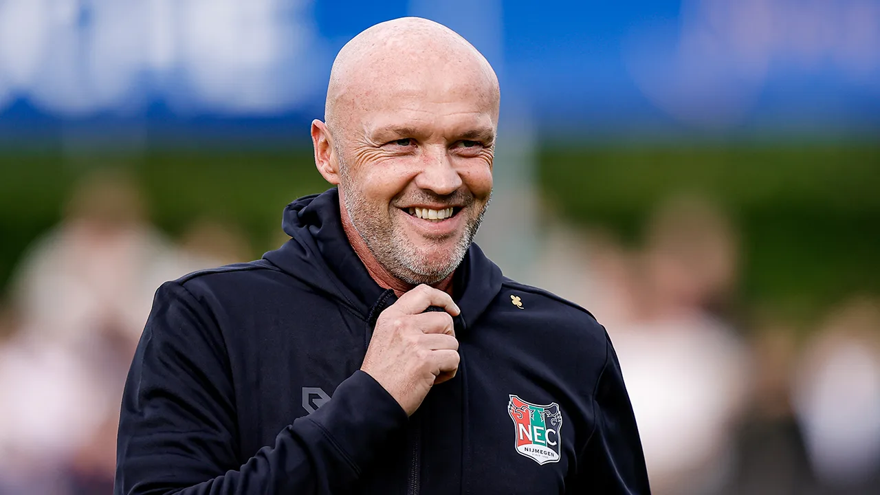 'Dick Schreuder deze zomer kandidaat voor nieuwe trainer van Ajax'