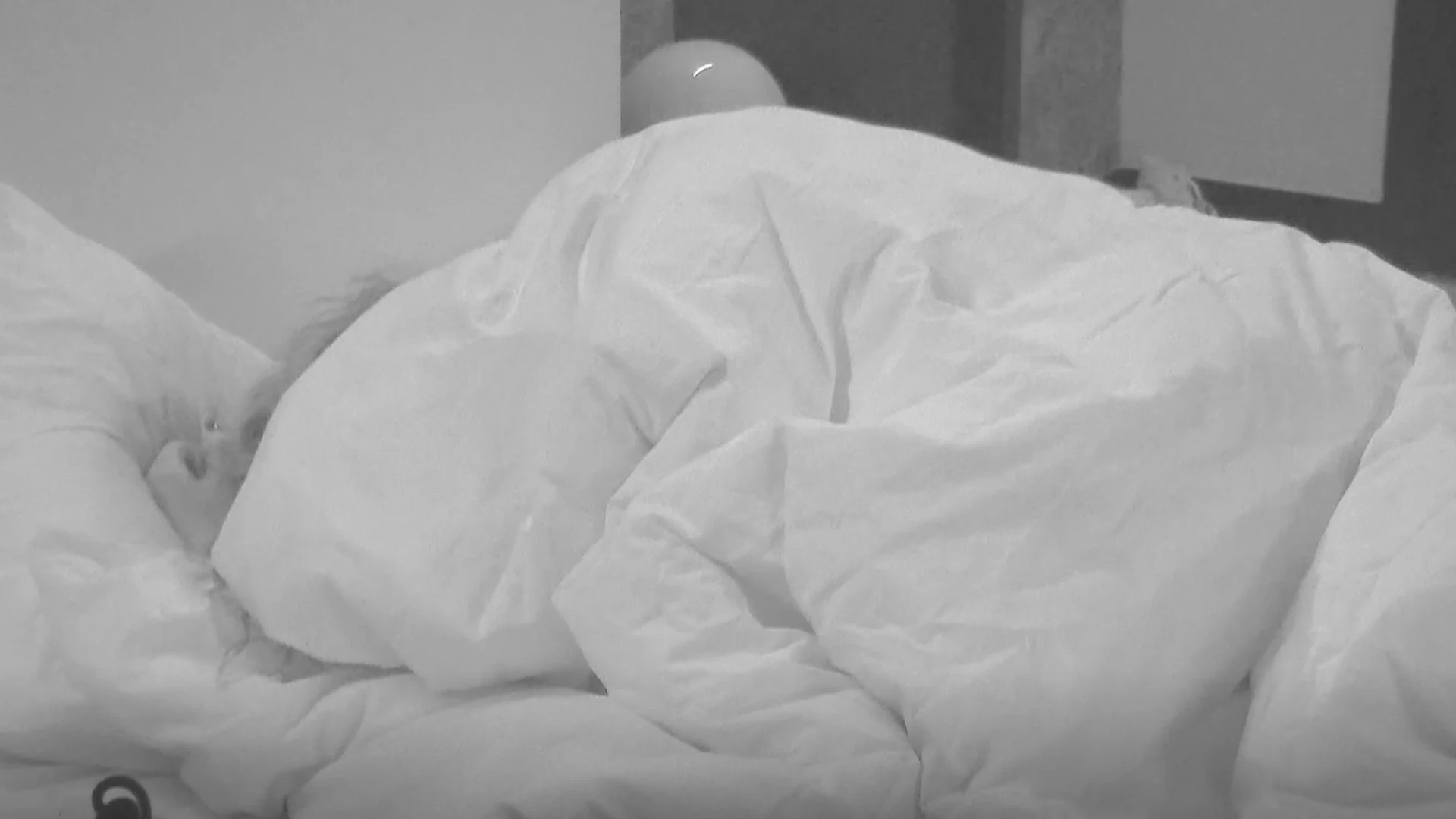 Video: Koppel beleeft intieme nacht in Lang Leve de Liefde: 'Even wachten tot de lichten uit zijn'