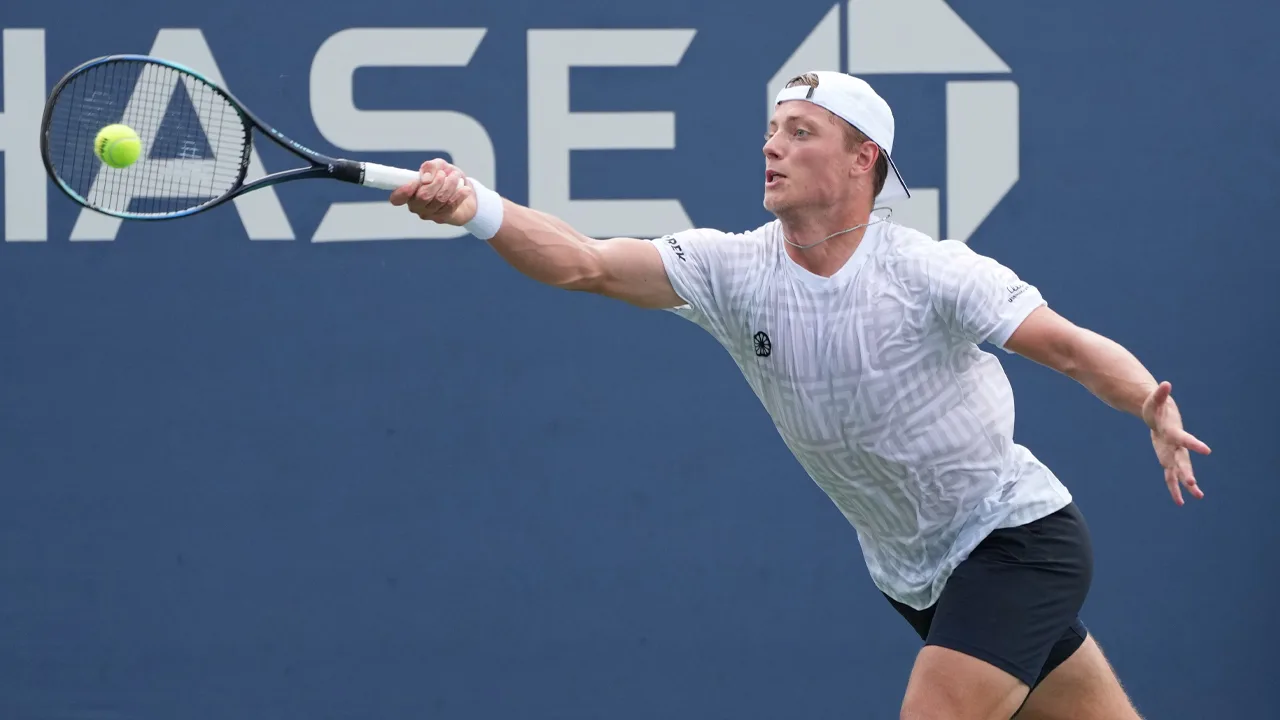 Van Rijthoven overleeft zeven matchpoints in eerste ronde US Open