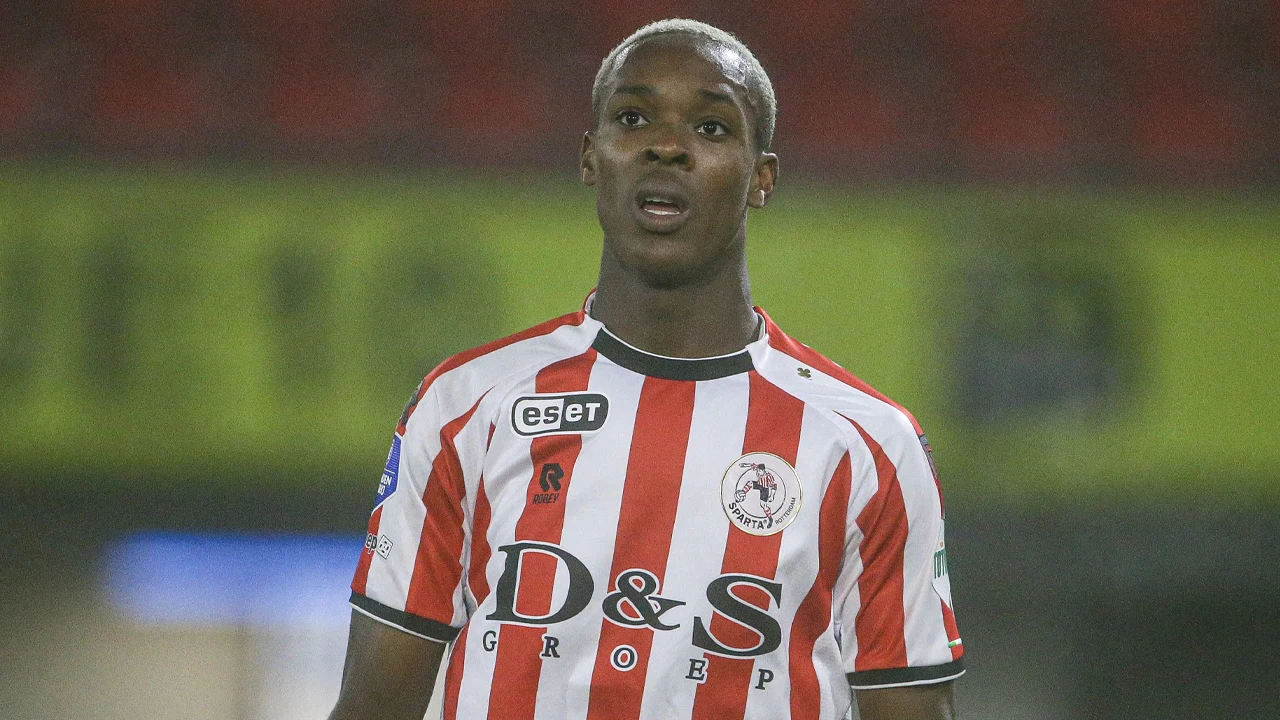 Van Bommel laat oud-Spartaan Emegha (19) alweer vertrekken bij Antwerp