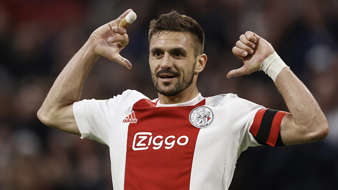 Ajax zet belangrijke stap richting landstitel dankzij eenvoudige zege op PEC Zwolle