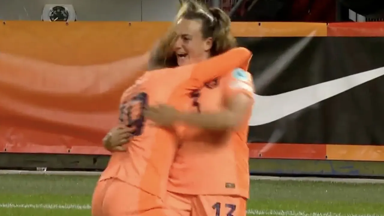 Oranje Leeuwinnen verslaan Sarina Wiegman en WK-finalist Engeland