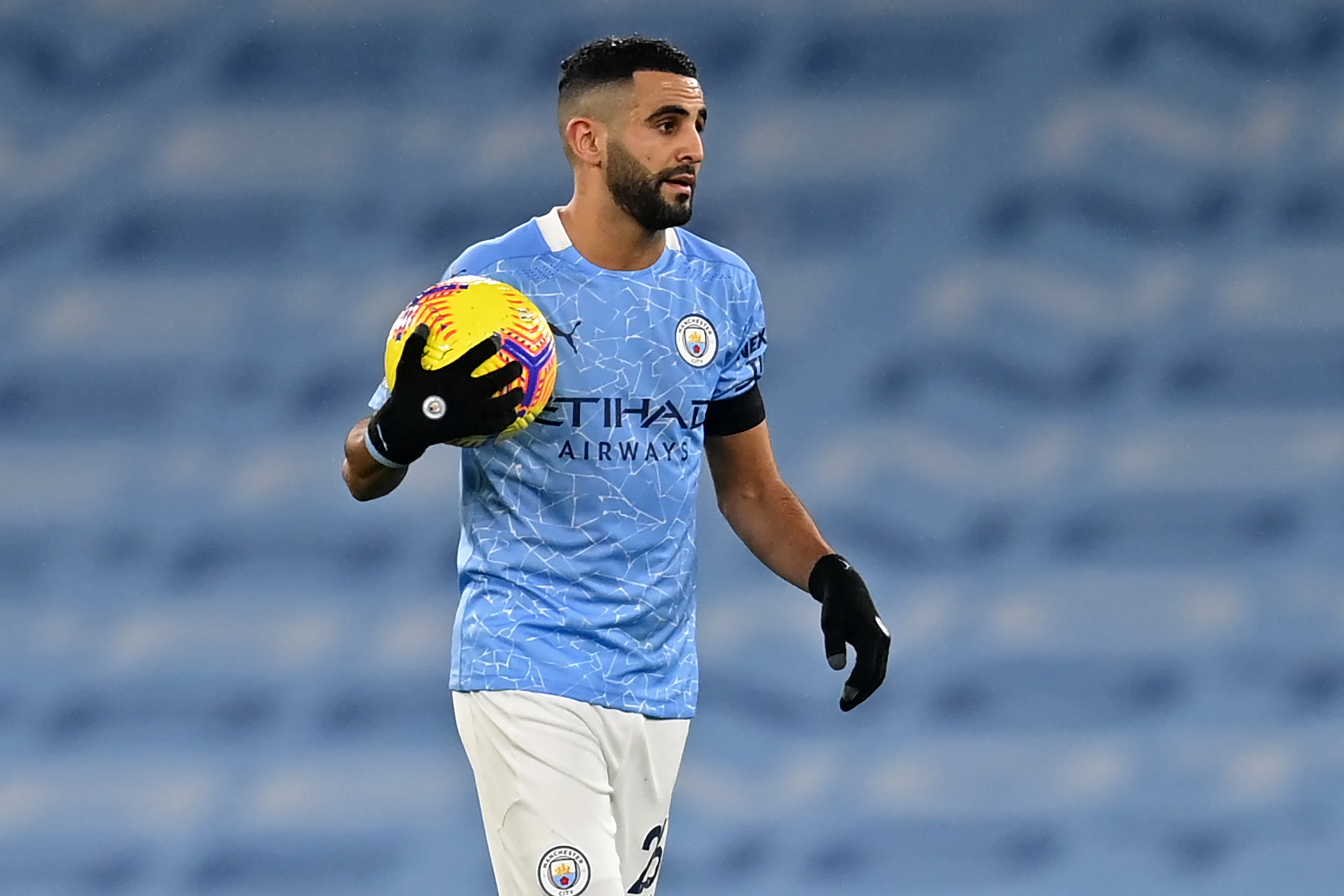 Mahrez leidt City naar ruimste zege van het seizoen