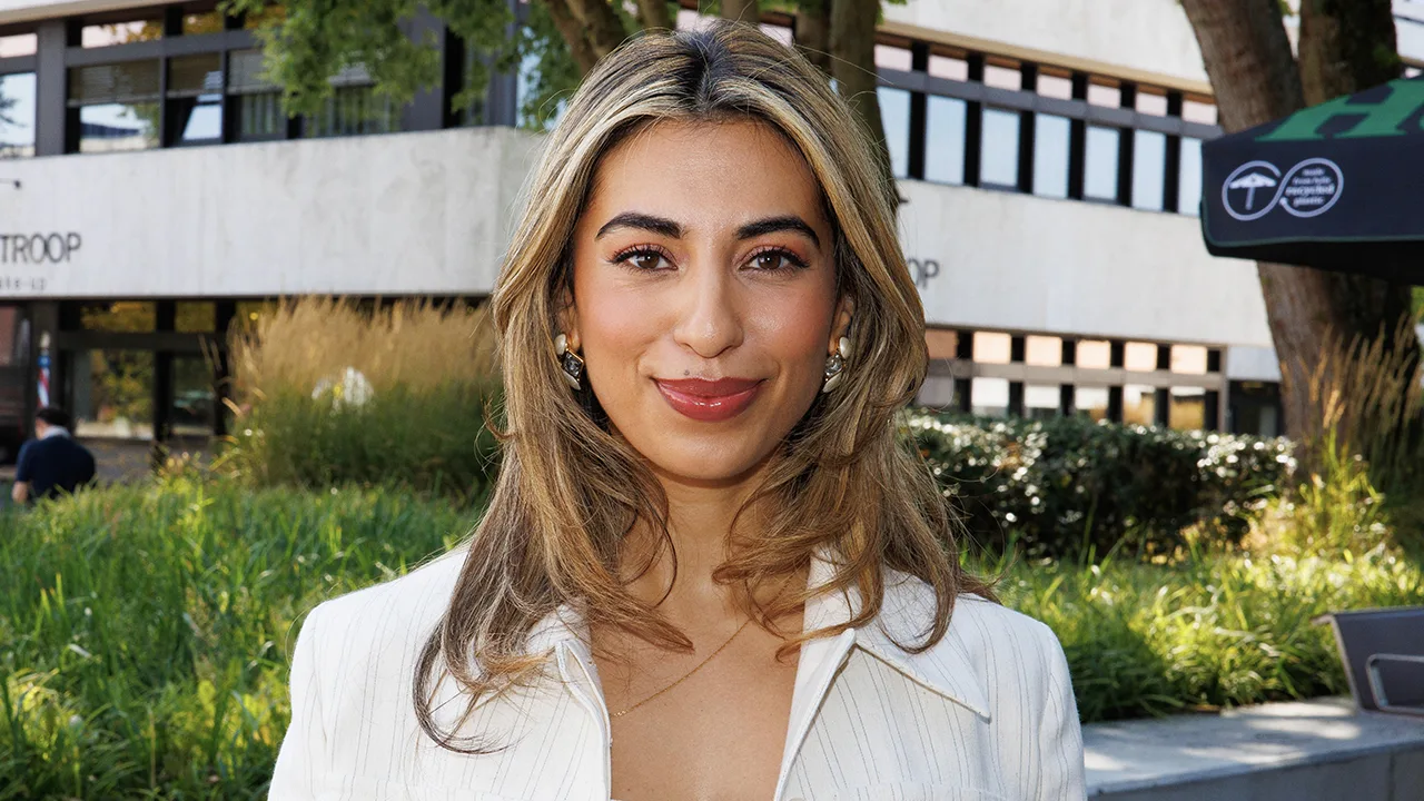 Talkshow Hila Noorzai tijdelijk onderbroken door onwelwording