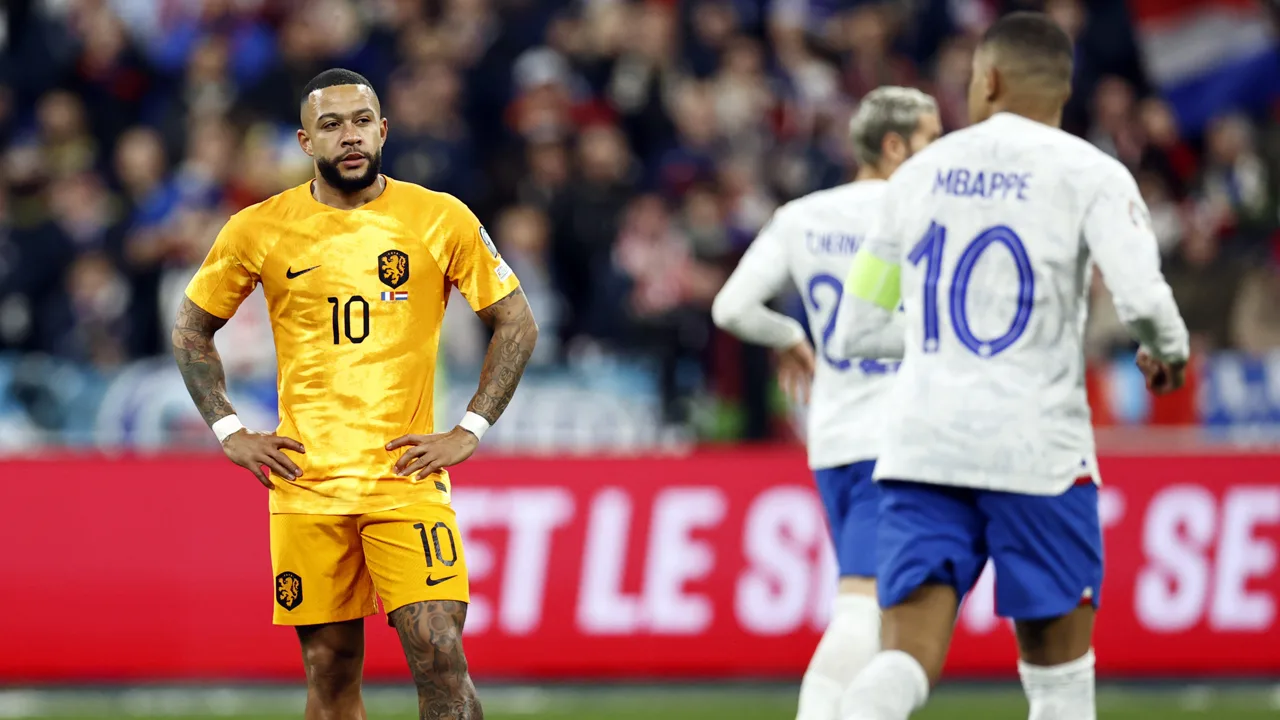 'Oranje was even waardeloos als de kipkerrie die vijf spelers slecht was bekomen'