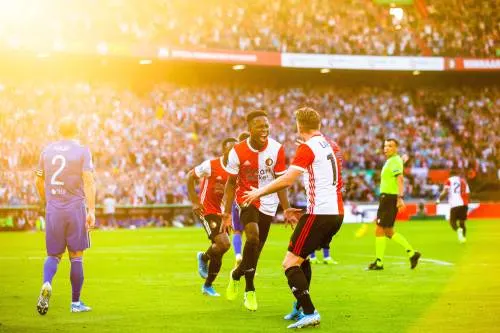Feyenoord na 4-0 al bijna zeker van play-offs