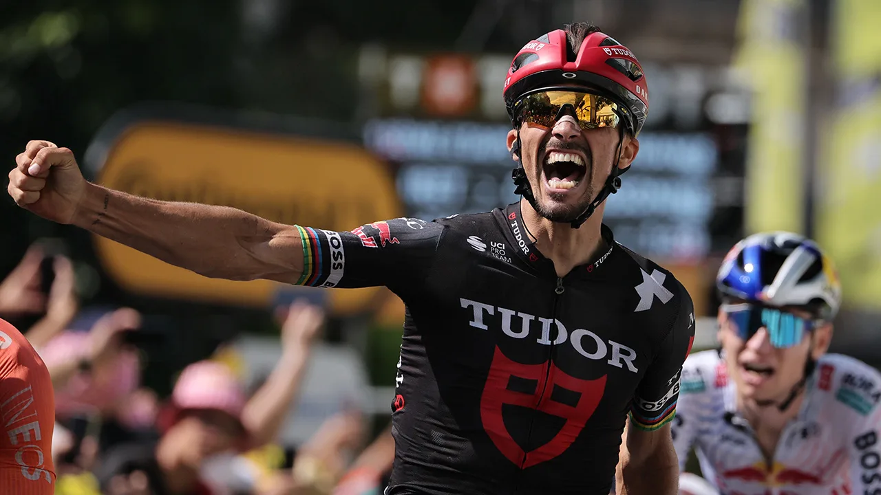 Oeps! Julian Alaphilippe juicht voor etappewinst, maar finisht als derde