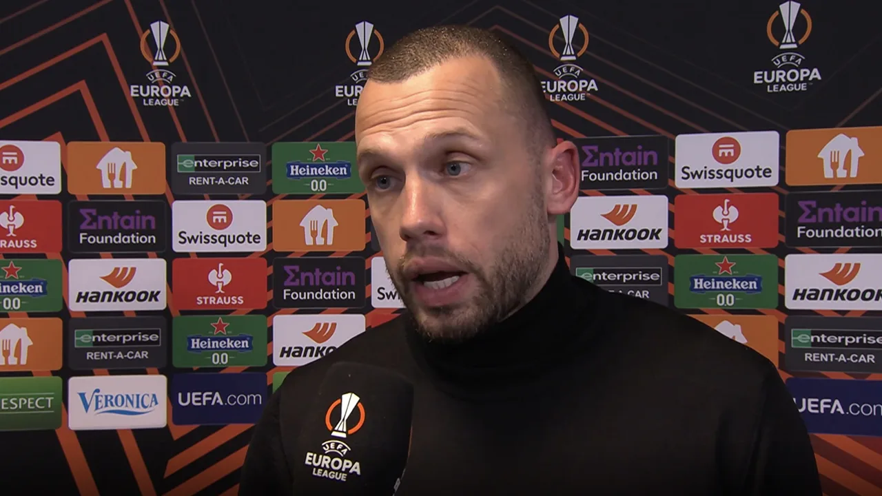 Heitinga tevreden met optreden Bassey: 'Hele solide wedstrijd'