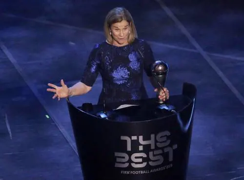 Ellis blijft Wiegman voor