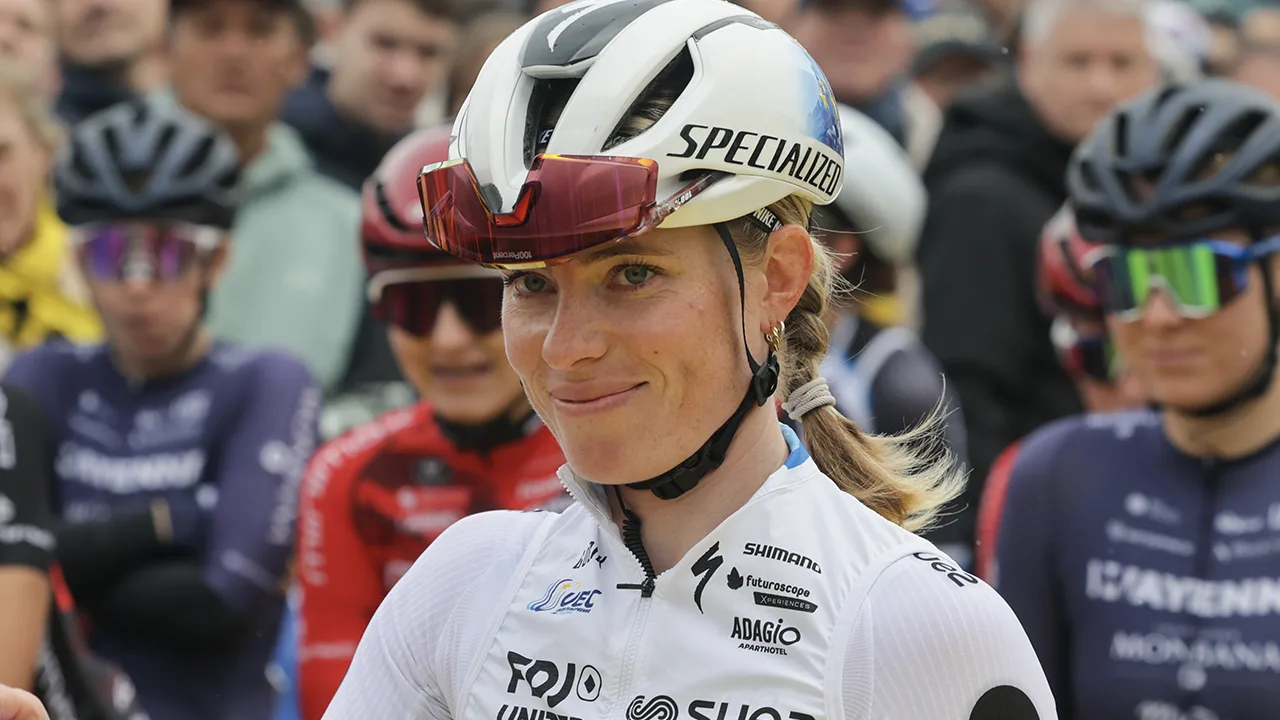 Demi Vollering wint voor het eerst Ronde van Vlaanderen