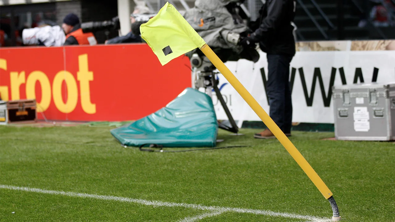 Alle wedstrijden van vrijdagavond in betaald voetbal afgelast vanwege storm Eunice