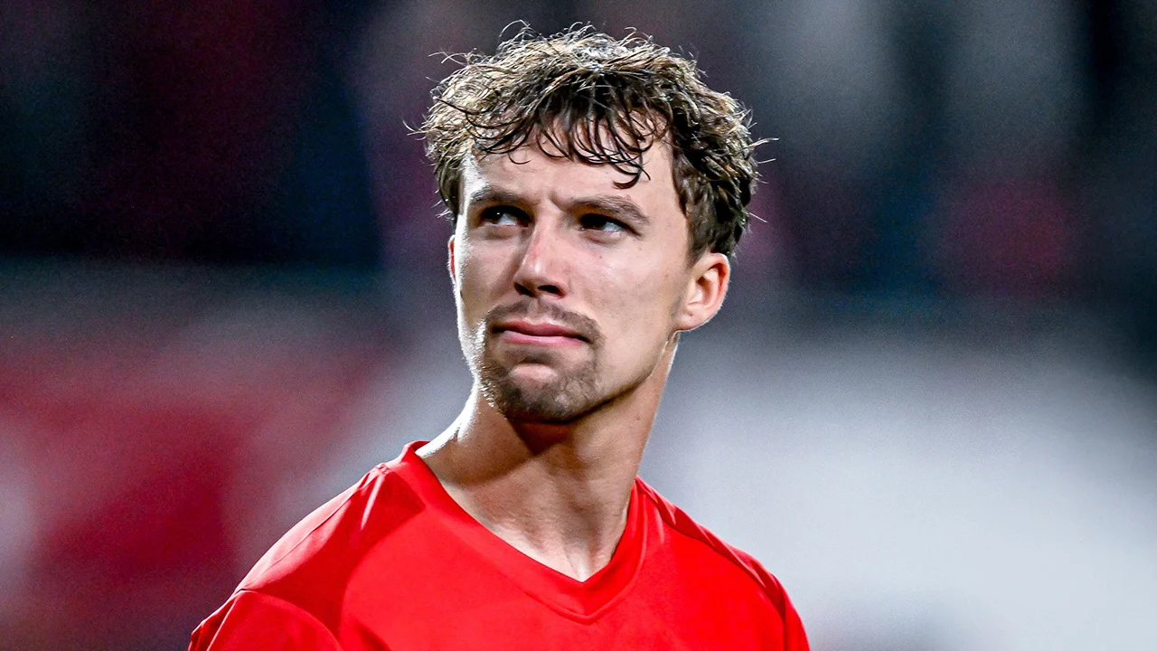 'Ajax in gesprek met FC Twente-speler Regeer als opvolger van Rensch'