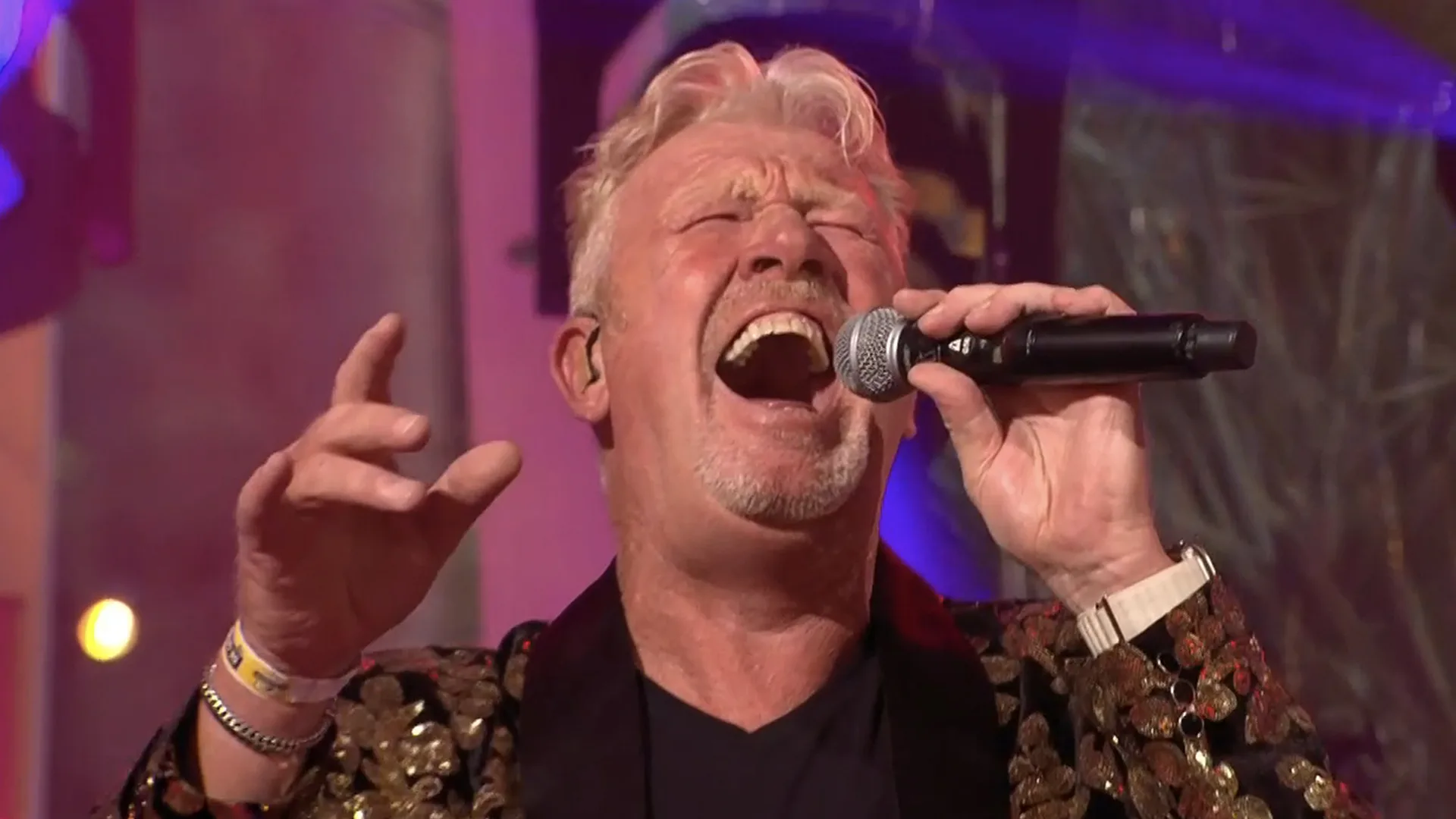 Mr. Jones & Just In Case zorgen voor een knallende opening van De Oranjezomer! 