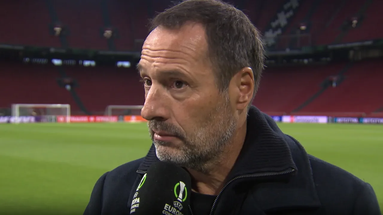 Van ’t Schip over zijn boosheid in rust van Heerenveen–Ajax: ‘Moet ik dat nu voordoen?’