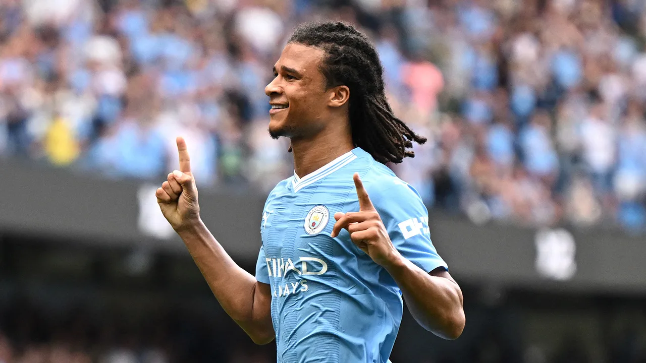 Manchester City boekt mede dankzij goal Aké vierde zege op rij