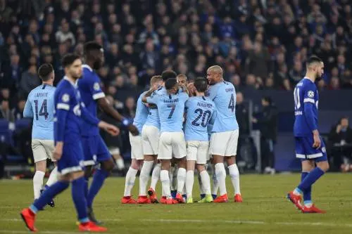 City breekt met tien man verzet Schalke 04