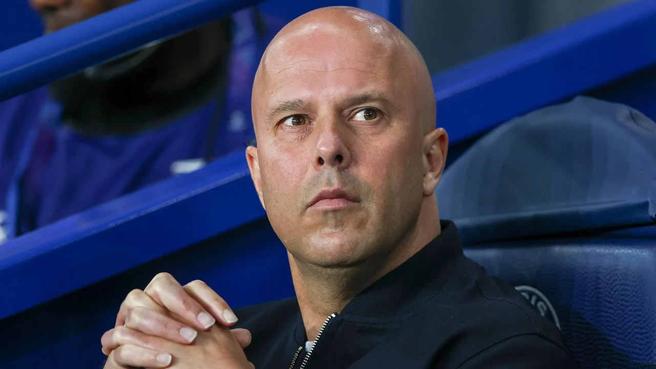 Arne Slot denkt aan oude bekende uit Feyenoord-periode voor defensie Liverpool