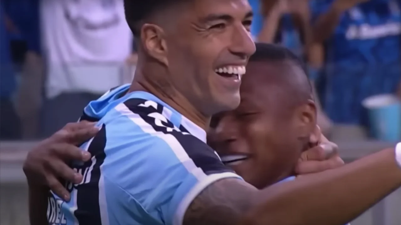 Video: Suárez maakt hattrick bij debuut voor Grêmio