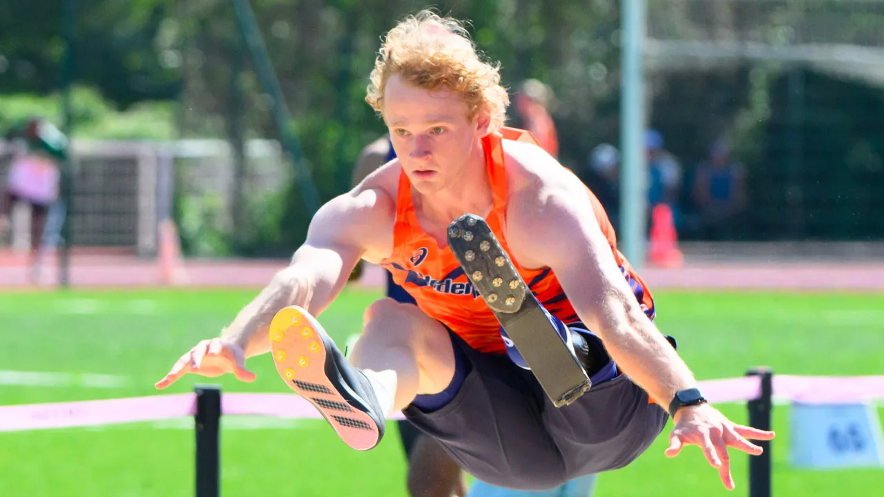 Joël de Jong vliegt in wereldrecord naar paralympisch goud